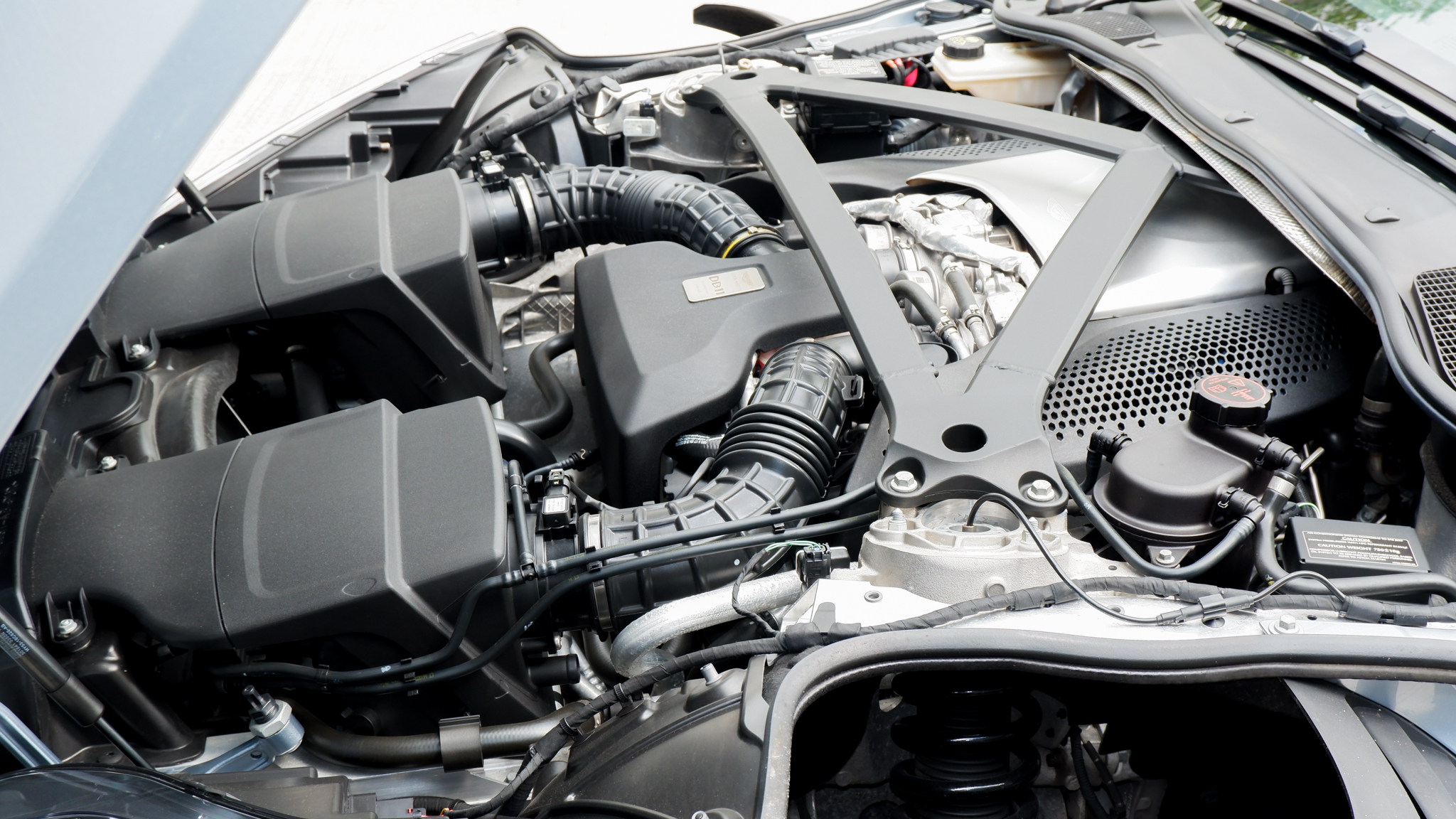 2018 ASTON MARTIN DB11 V8 4.0L