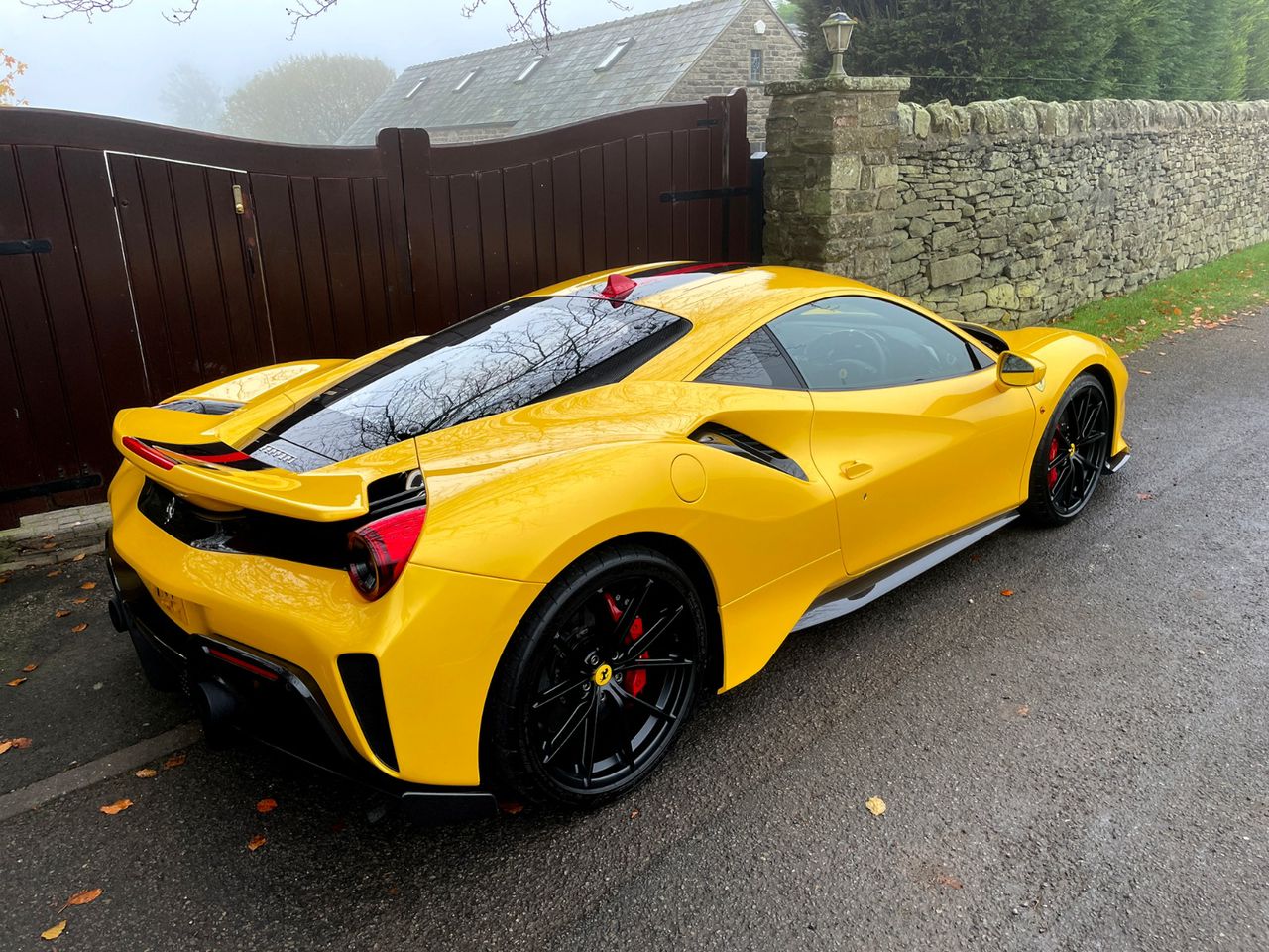 2019 FERRARI 488 PISTA