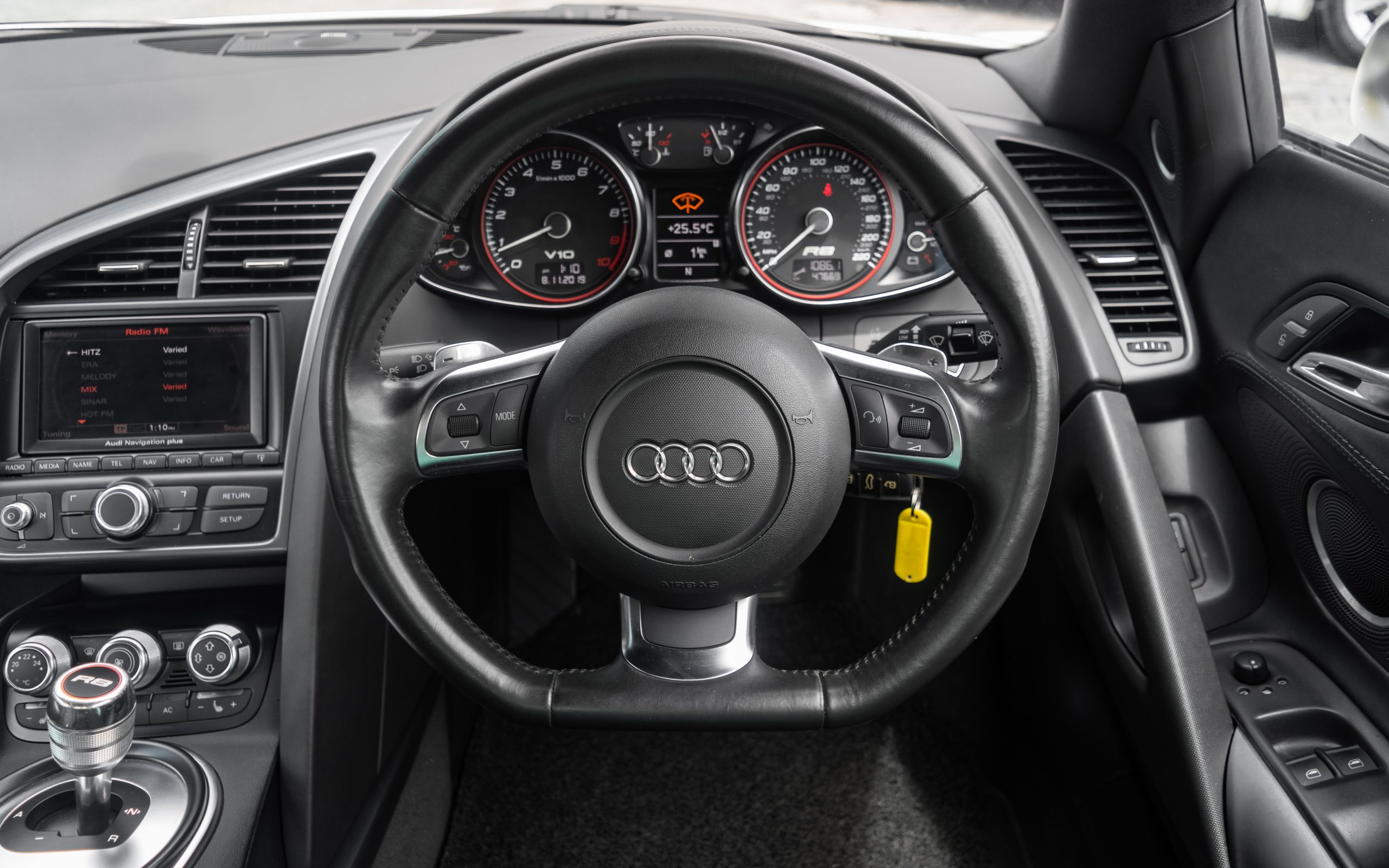 2010 AUDI R8 5.2L V10 QUATTRO