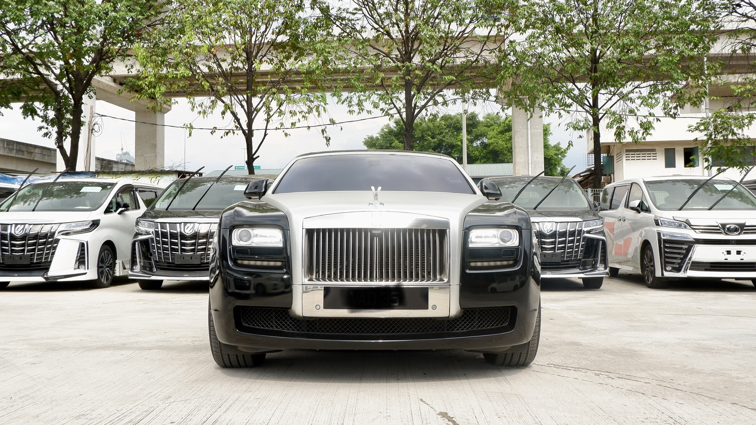 2012 ROLLS ROYCE GHOST LWB