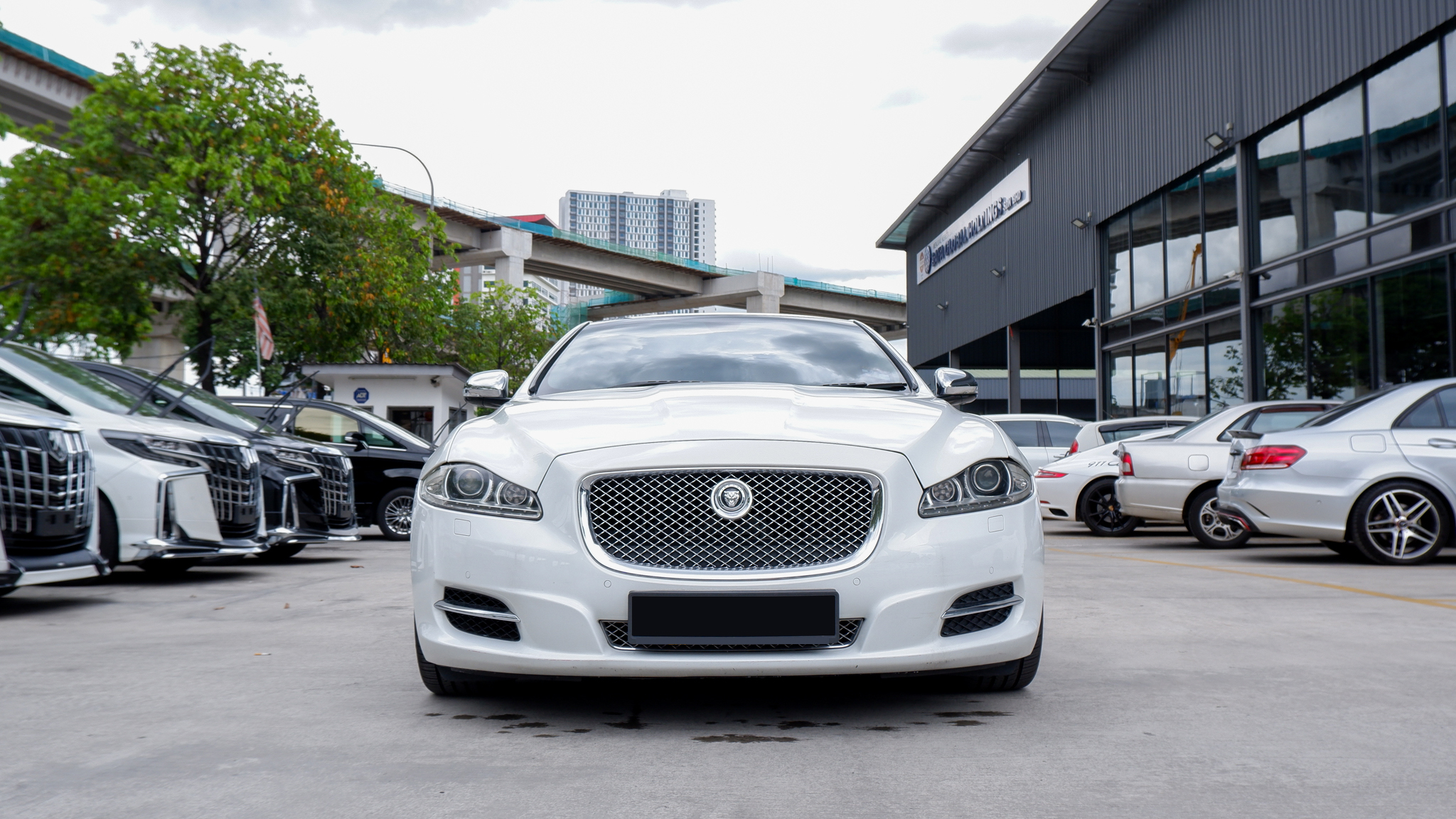 2011 JAGUAR XJL SUPERSPORT