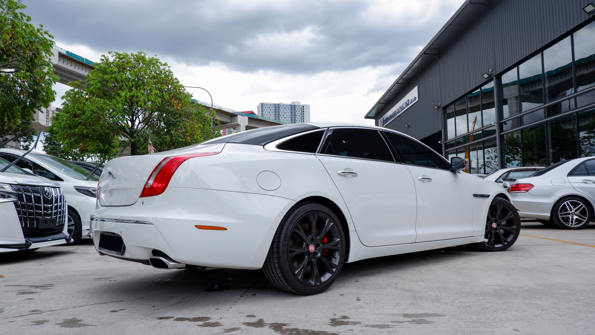 2011 JAGUAR XJL SUPERSPORT