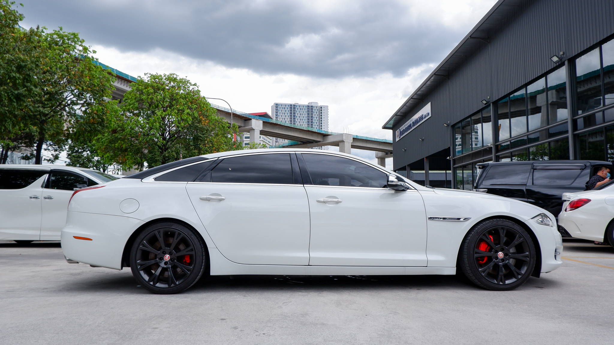 2011 JAGUAR XJL SUPERSPORT