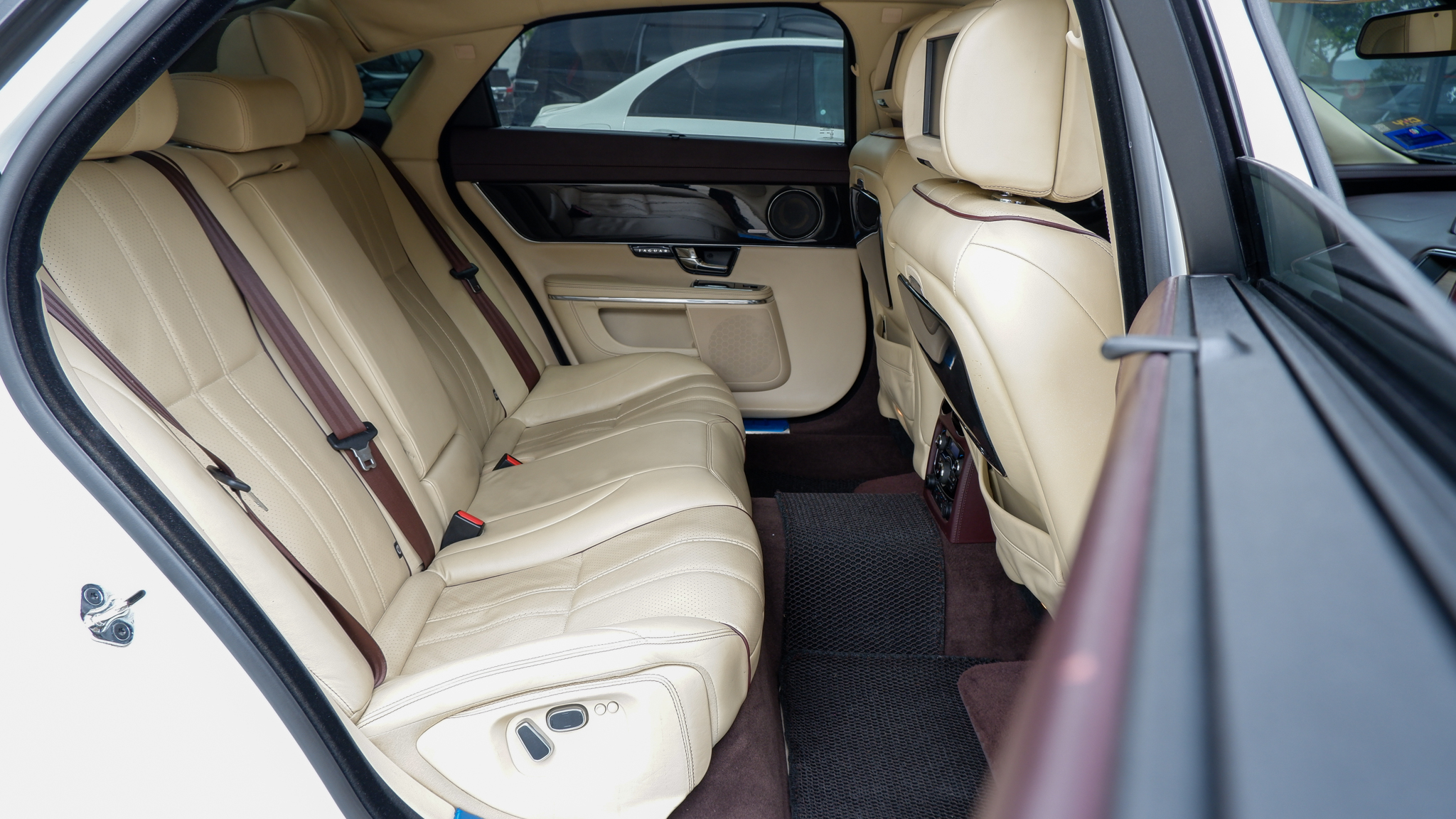 2011 JAGUAR XJL SUPERSPORT