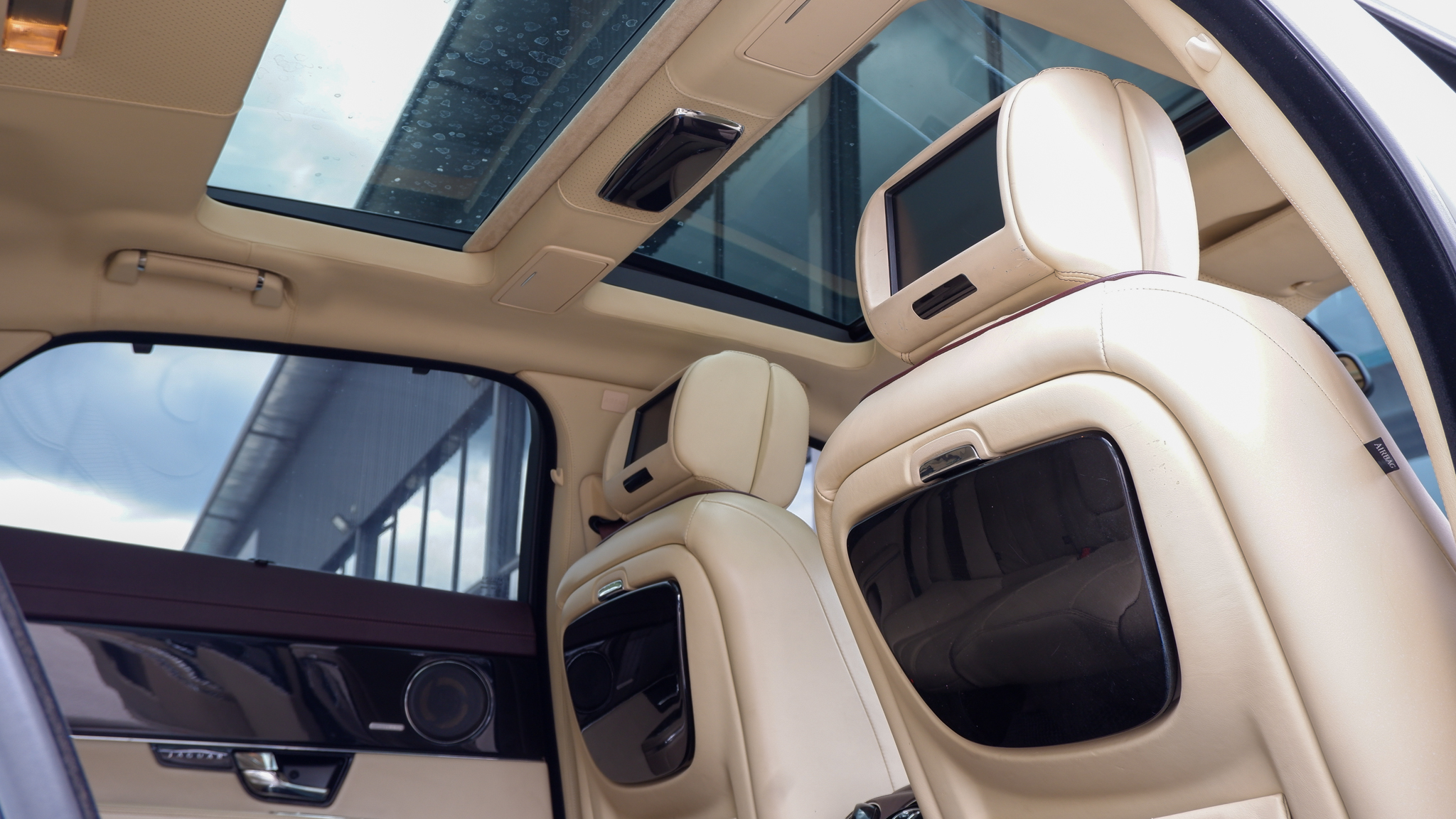 2011 JAGUAR XJL SUPERSPORT