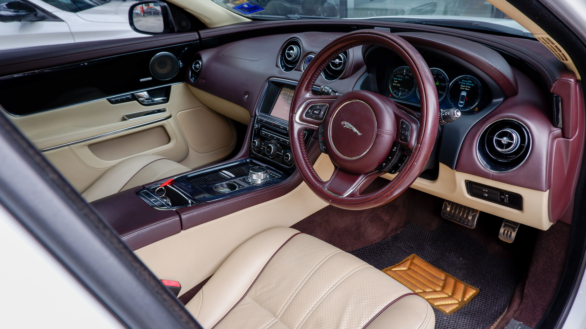 2011 JAGUAR XJL SUPERSPORT