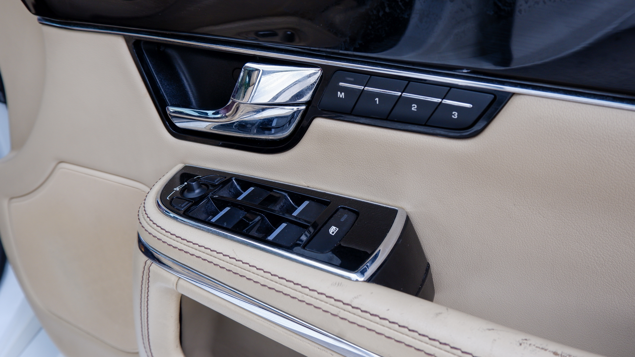 2011 JAGUAR XJL SUPERSPORT